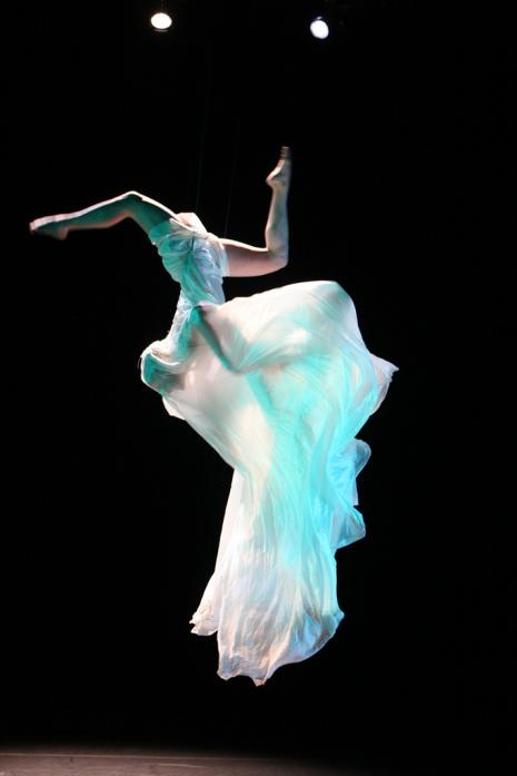 Time Lapse Dance (Via <a href="http://www.flickr.com/photos/jodytld/4406602589/">Jody Sperling</a>.)